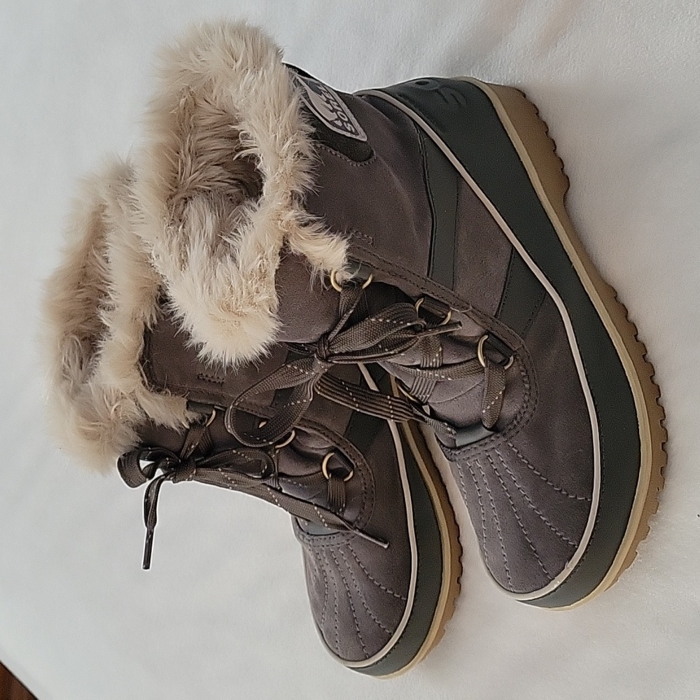 Sorel Tivoli II Winter Boots - Size 9